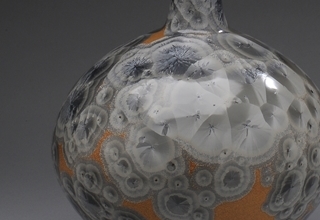 「Vase with silver eyes glaze」陶磁器　H50xW27cm